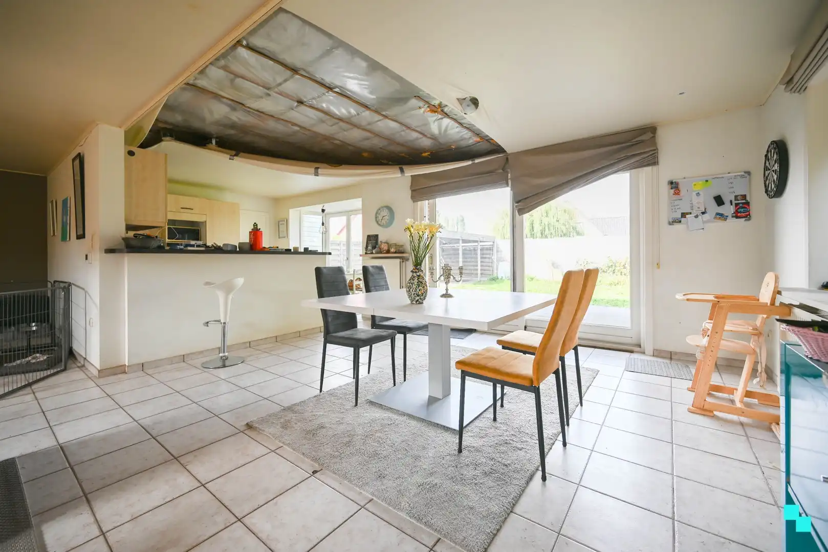 Alleenstaande, te renoveren villa in residentiële buurt foto 11