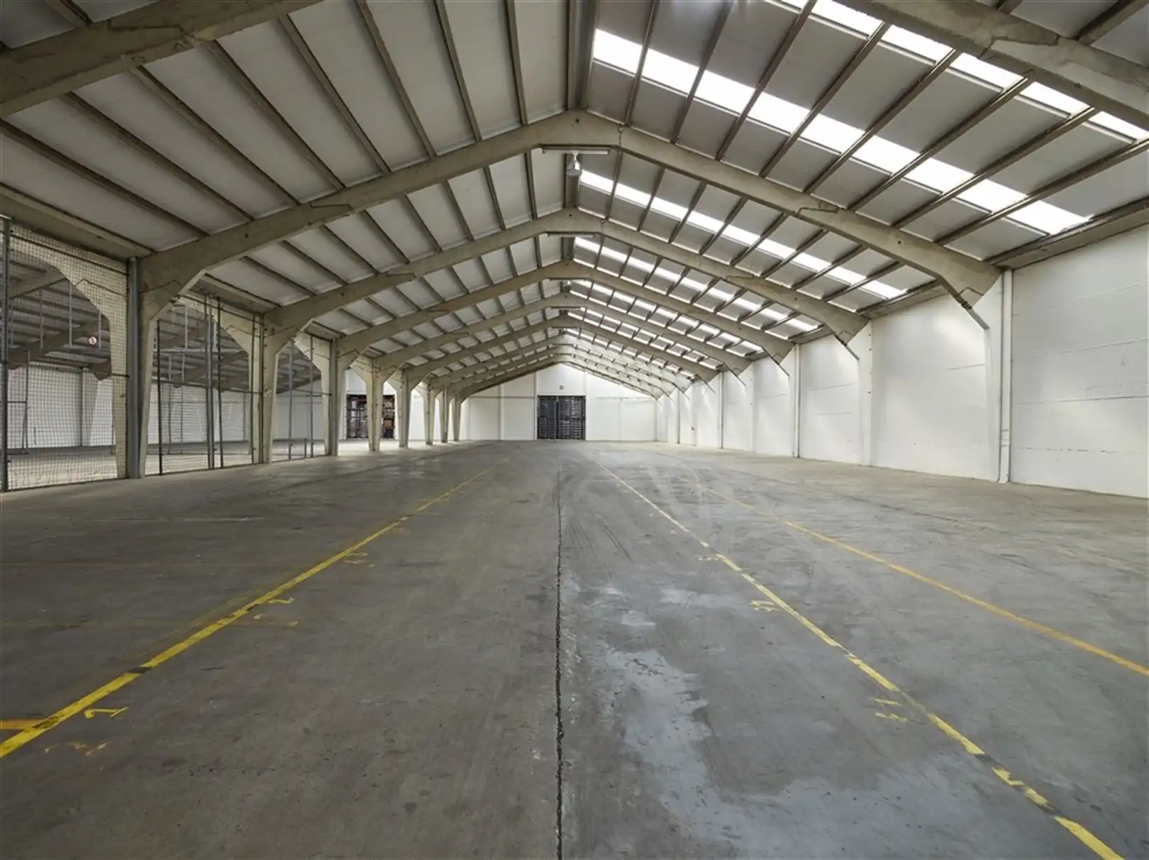 Deelruimtes in loods te Kuurne foto 5