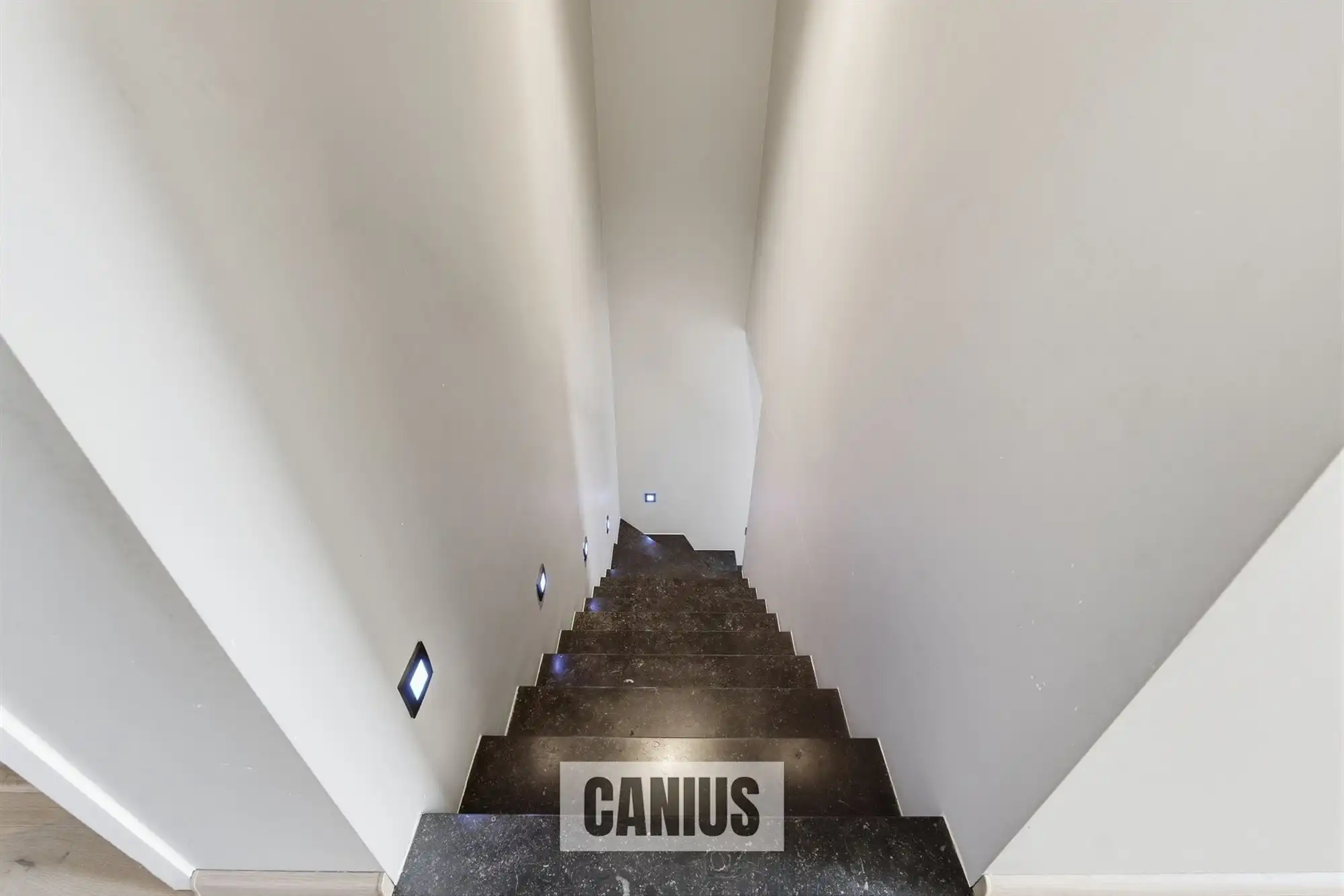 MODERNE, INSTAPKLARE WONING MET 3 SLPK EN ZUIDGERICHTE TUIN foto 26