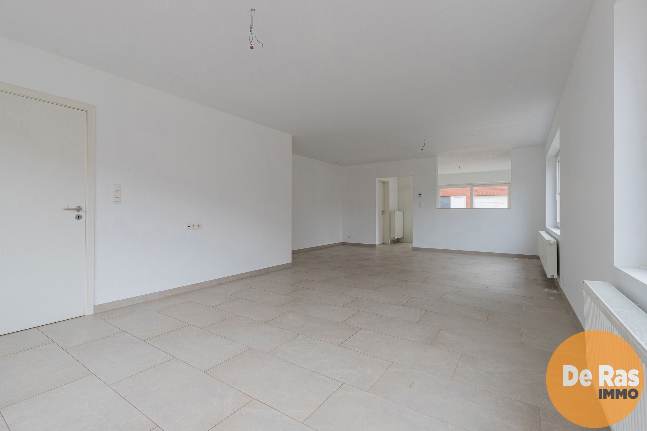 ERPE-MERE - Praktische halfopen woning met garage/loods. foto 5