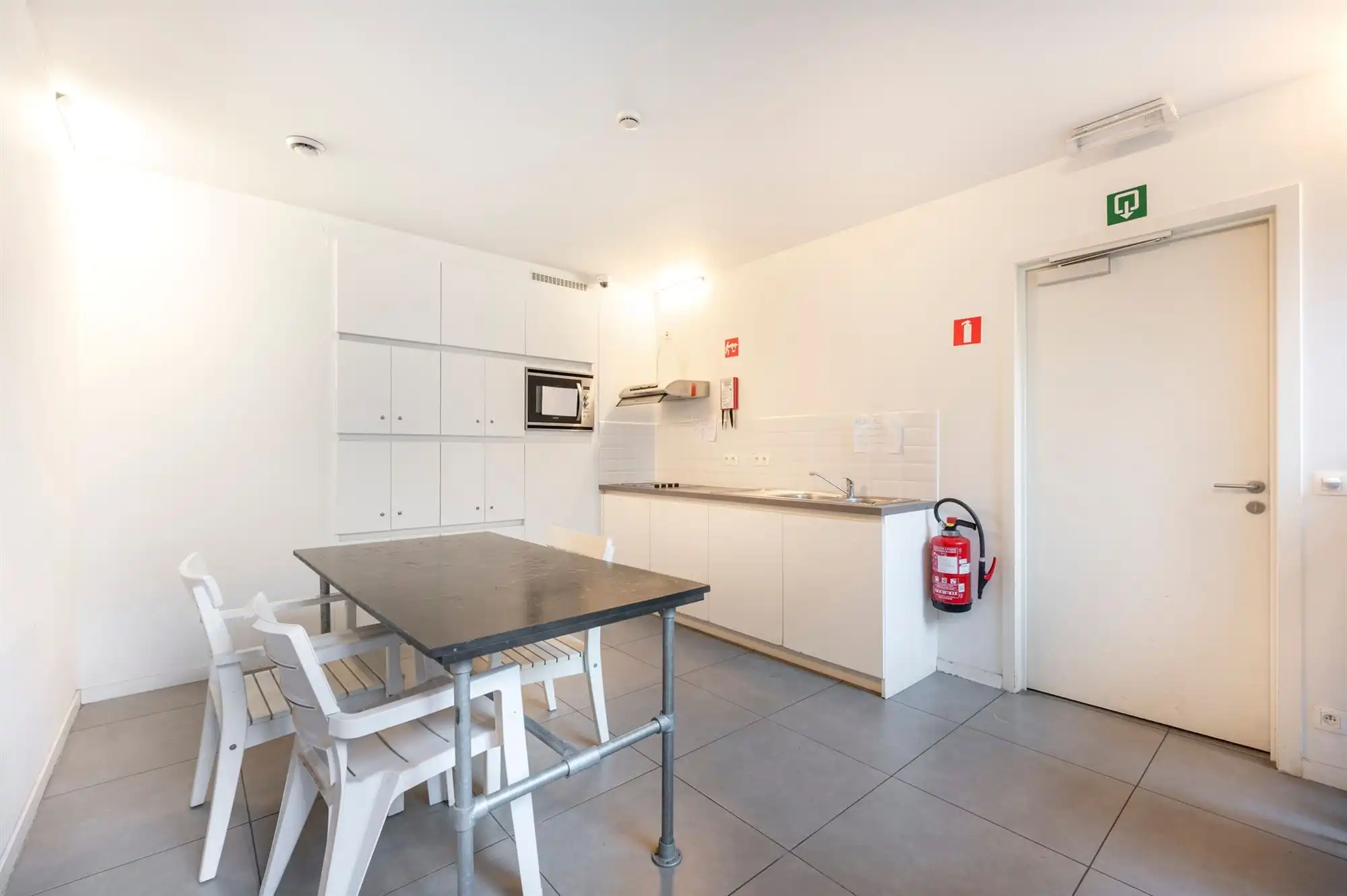 Studentenkamer met eigen sanitair op toplocatie! foto 7