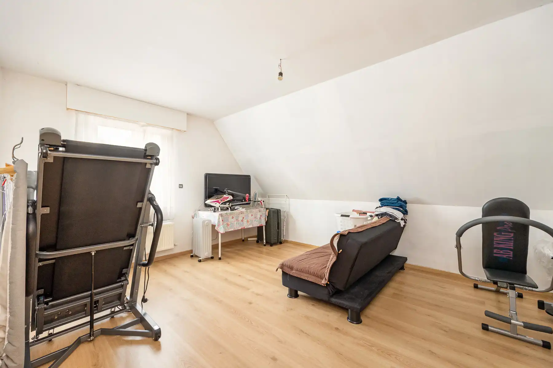 Energiezuinige villa met 5 slaapkamers en ruim bijgebouw op een perceel van 1.240m². foto 15