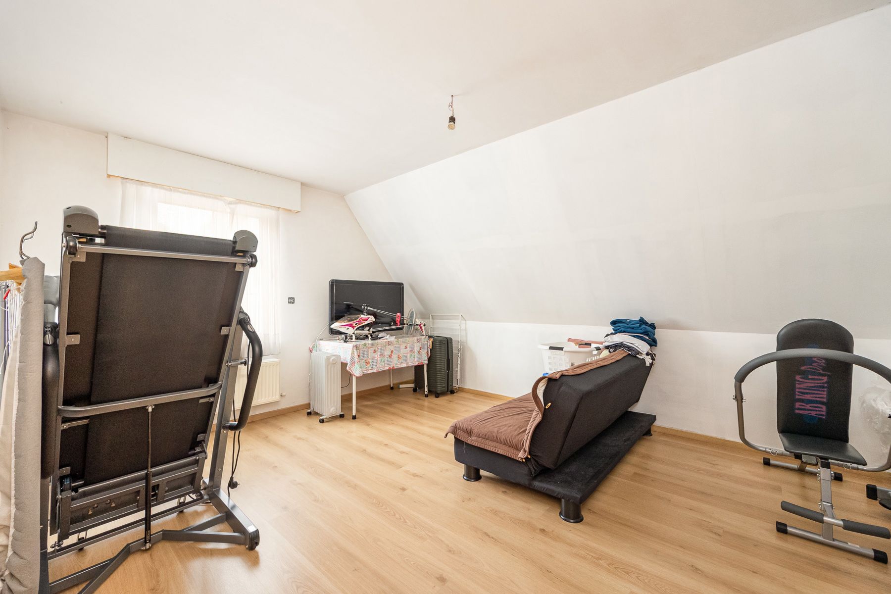 Energiezuinige villa met 5 slaapkamers en ruim bijgebouw op een perceel van 1.240m². foto 15