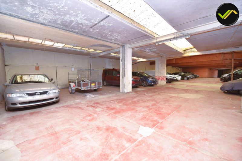 Te Koop: Unieke Investering in Gent - Appartement, Magazijn en 31 Parkeerplaatsen foto 8