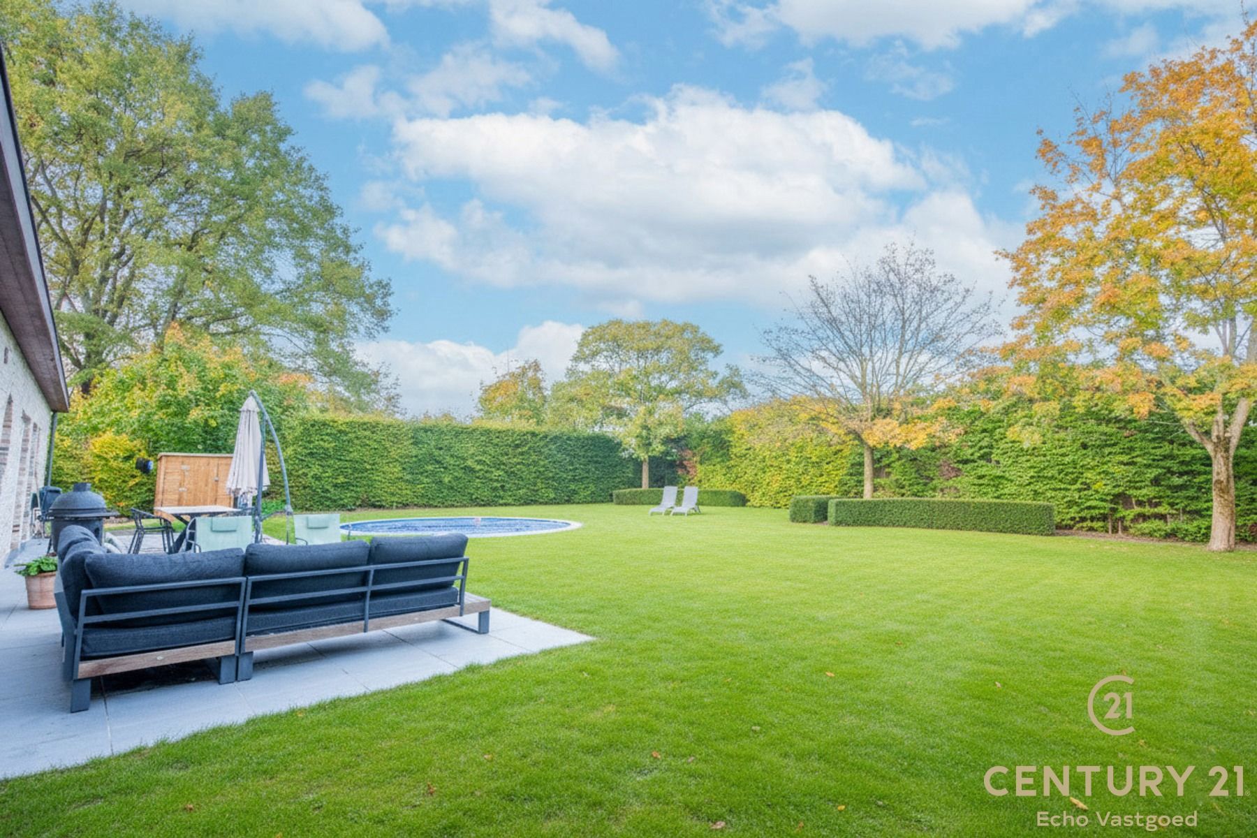 Praktisch gelegen, perfect onderhouden villa met zwembad foto 15