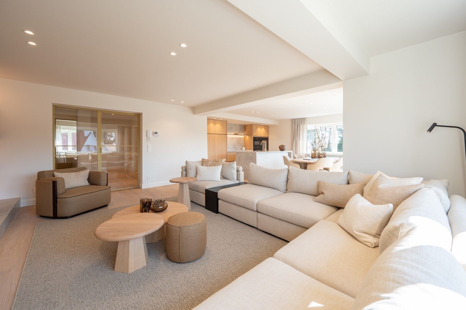 Subliem gerenoveerd hoekappartement met een schitterend zicht op de villa's van het Zoute. foto 4