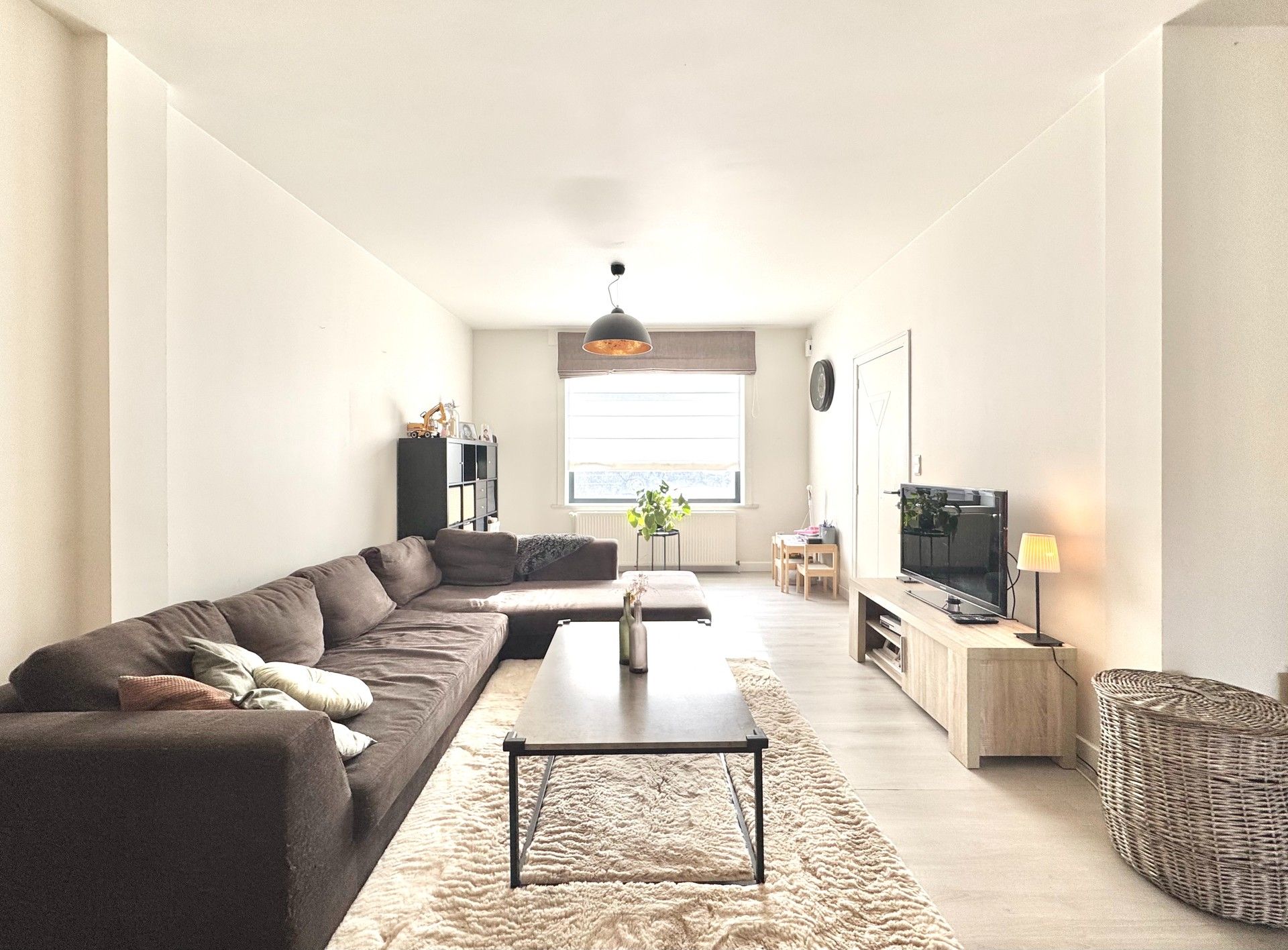 WONING MET 4 KAMERS - TUIN - GROTE CARPORT & UITWEG ACHTERAAN - 433 M² foto 5