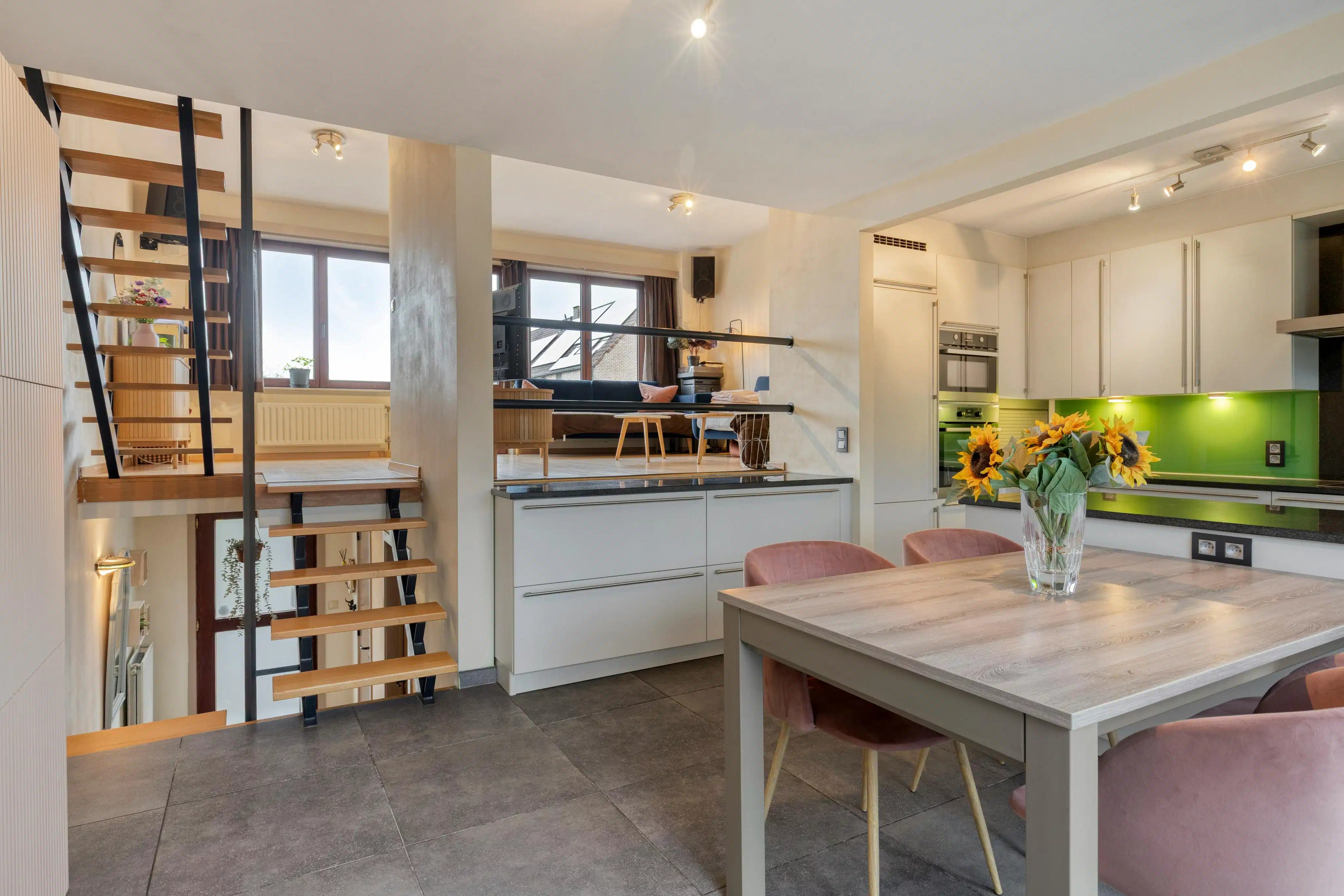 Uniek split-level huis te koop in Merksem foto 2