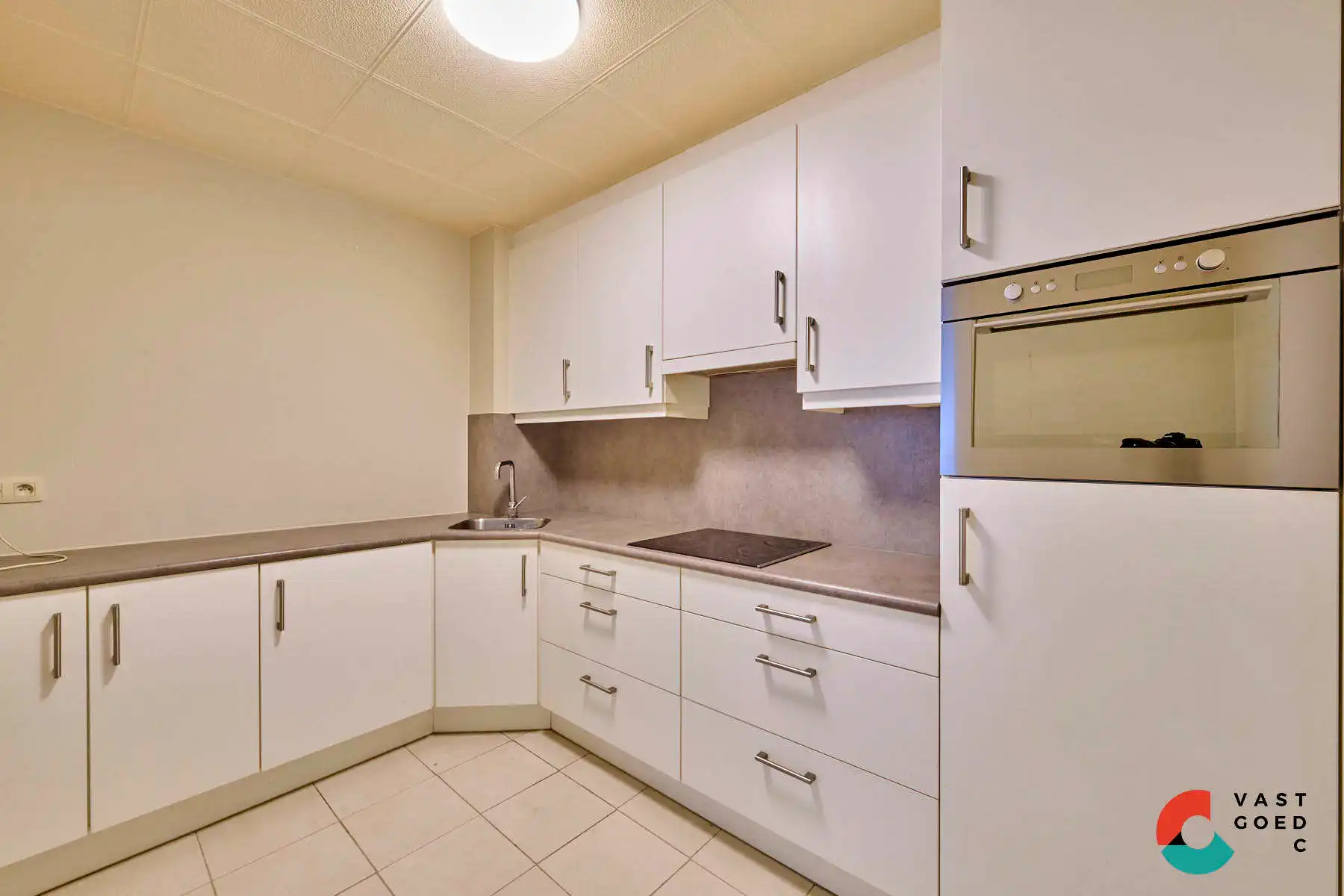 Centraal gelegen appartement met 3 slaapkamers foto 5