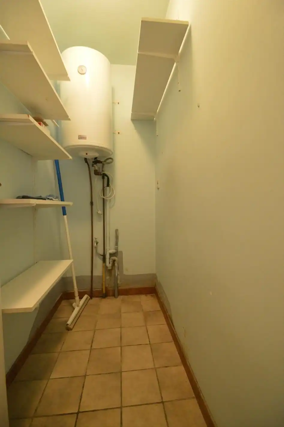 Degelijk en netjes gerenoveerd gelijkvloersappartement met 2 slaapkamers, terras en garage foto 17
