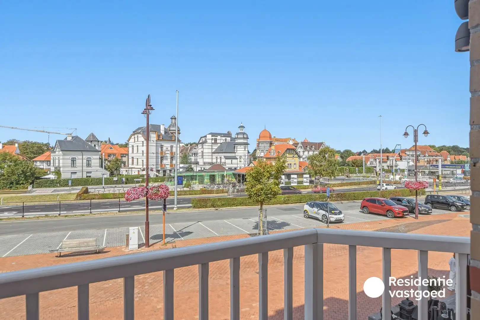 Wonen boven, ondernemen beneden: volledig gerenoveerd restaurant met luxueuze woonst in hartje De Haan foto 8