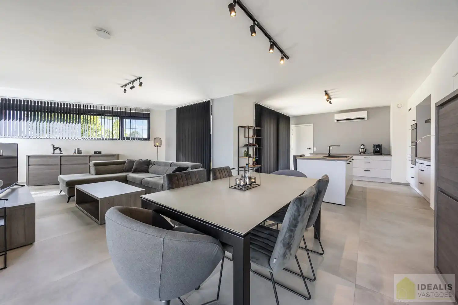 PRACHTIGE NIEUWBOUWWONING (2% REGISTRATIERECHTEN MOGELIJK!) MET EEN HEERLIJK LICHTRIJKE WOONKAMER MET OPEN KEUKEN, RUIME BERGING, BUREEL, 3 SLAAPKAMERS, RUIME DRESSING EN RUIME BADKAMER VOORZIEN VAN ALLE COMFORT! EEN HEERLIJK RUIM HUIS MET EEN NAAR WENS AAN TE LEGGEN TUIN, OP EEN GEGEERDE LOCATIE NABIJ HET CENTRUM VAN PEER! foto 12