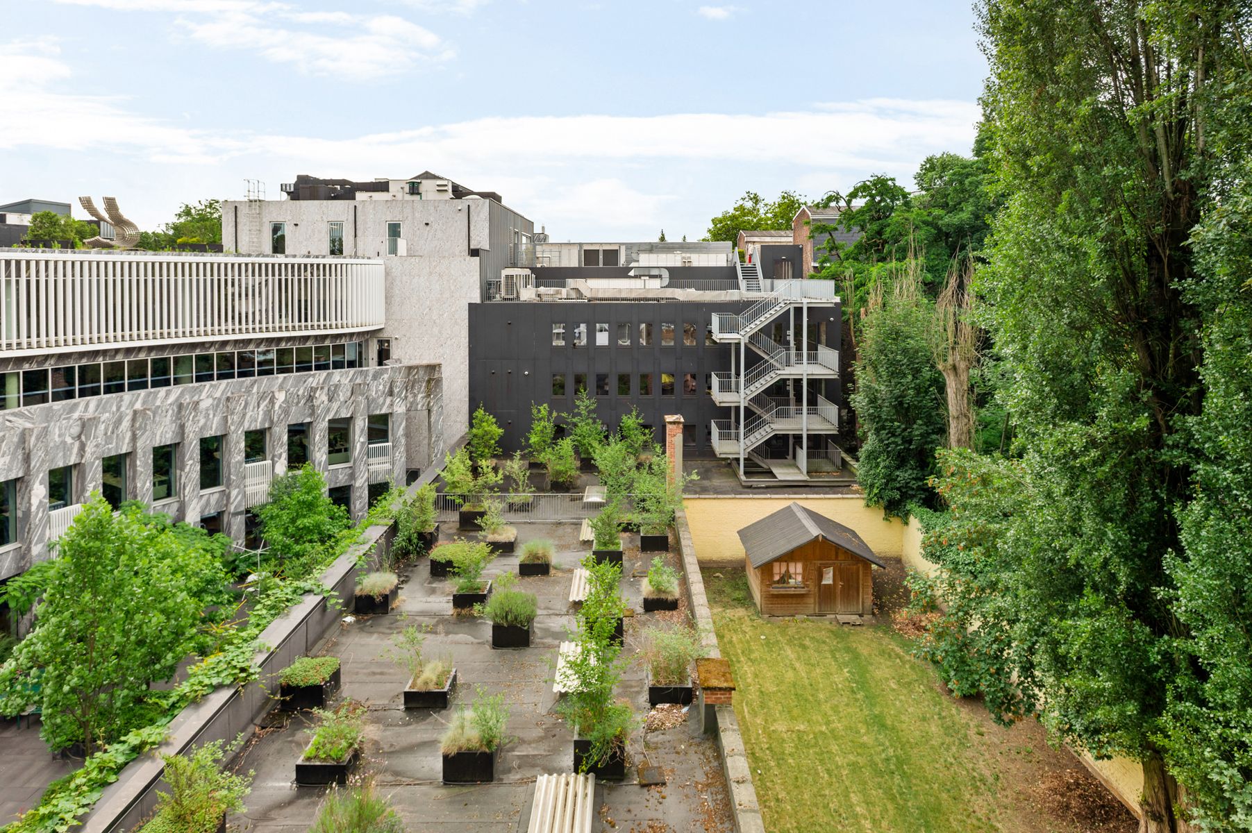 Studio met terras, veel licht en veel potentieel foto 11