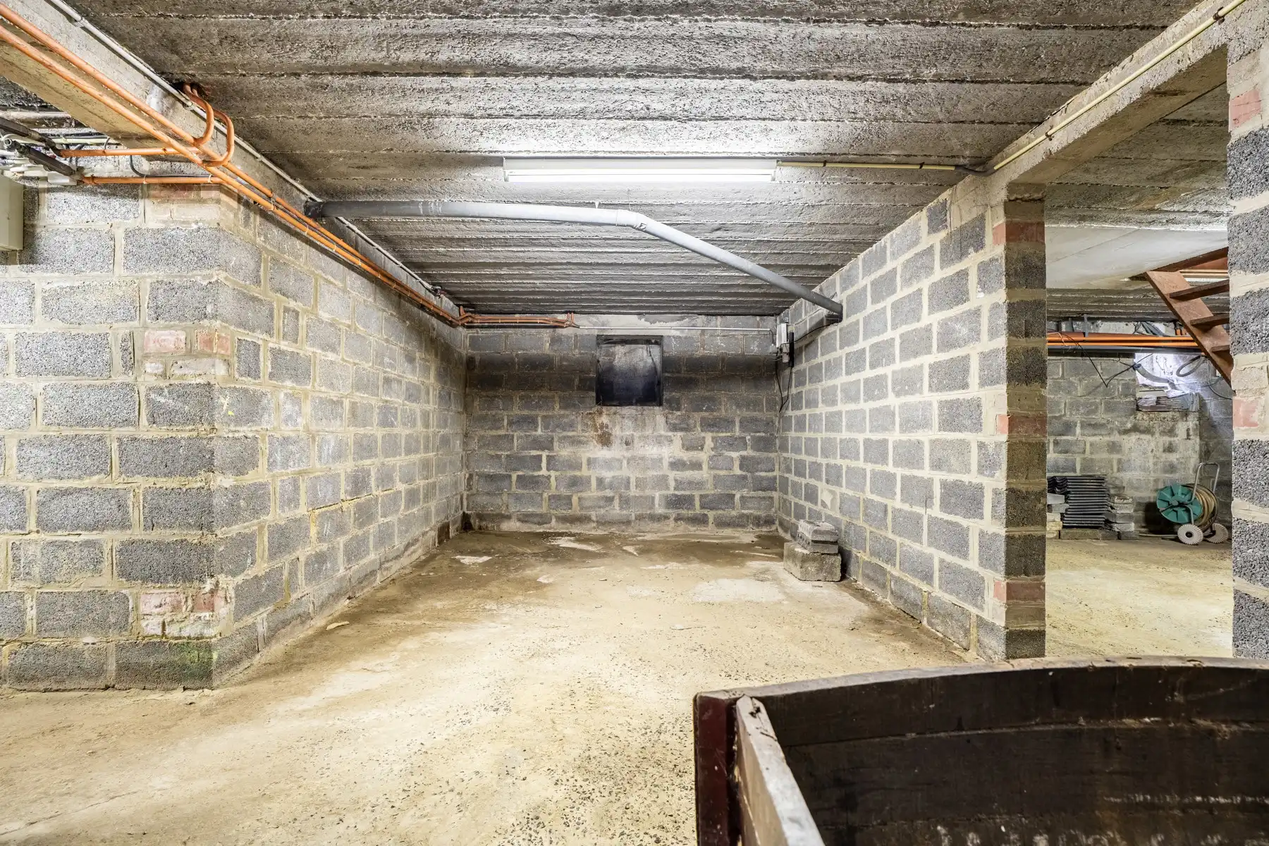 Halfopen woning met tuin, garage en oprit foto 23