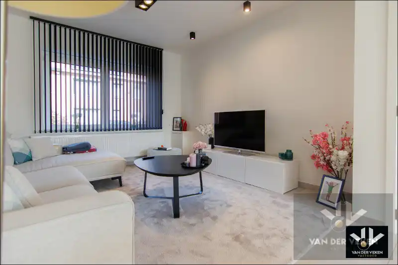 Volledig gerenoveerde en instapklare woning met gezellige stadstuin foto 4