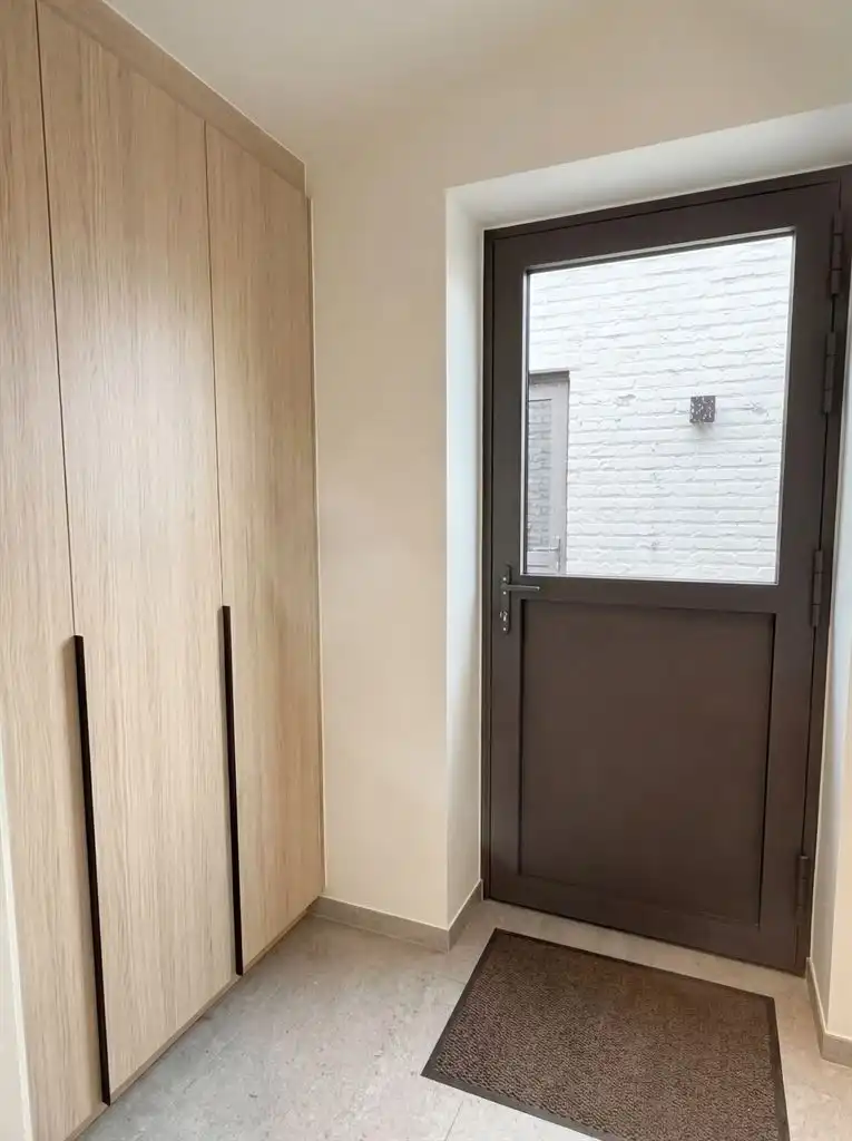Prachtige, volledig gerenoveerde woning met 3 slaapkamers, vrijstaande garage, omheinde tuin en 20 zonnepanelen in Kinrooi.  foto 9