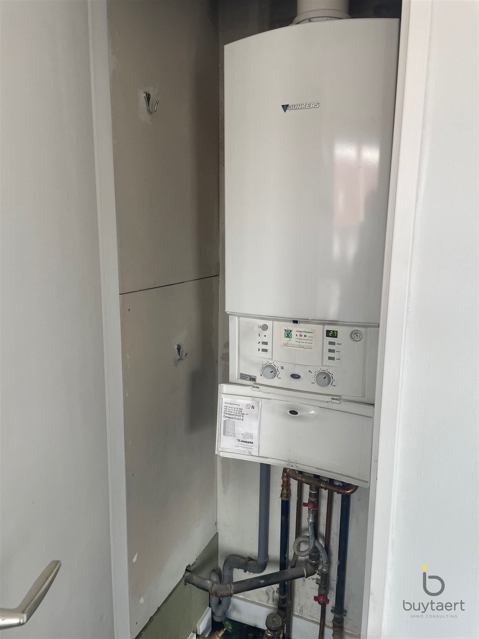 Ideaal gelegen twee (of drie) slaapkamer appartement in het hartje van Brasschaat!  foto 6