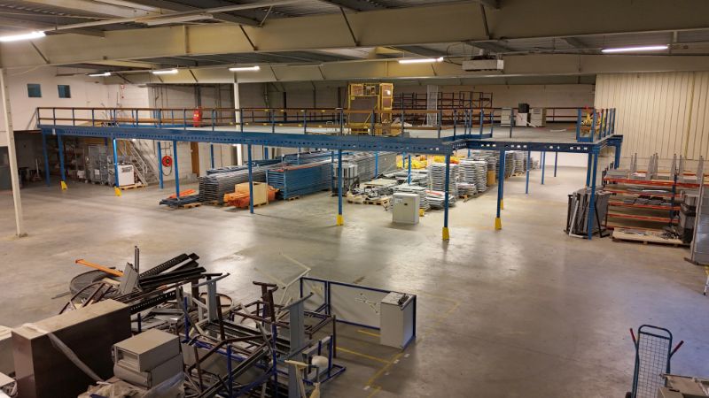 Logistiek magazijn met kantoor foto 3