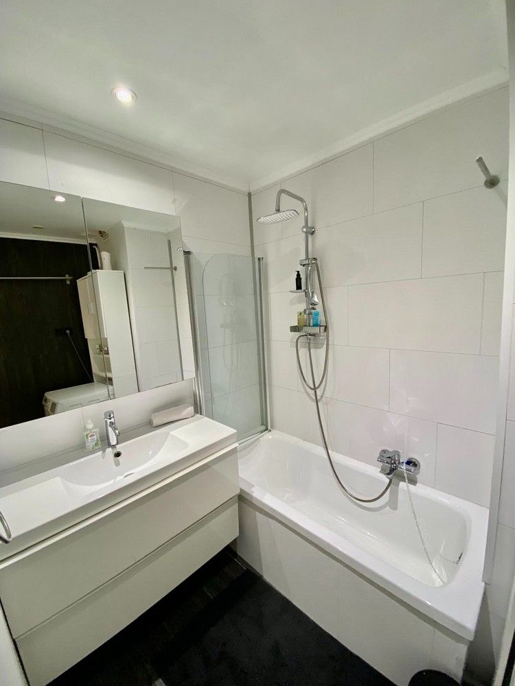 Genk, Zonneweeldelaan 21/25. Instapklaar, ruim appartement (100 m2) met 3 slaapkamers, ruim terras en kelderberging. foto 8