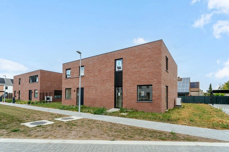 Laatste moderne halfopen nieuwbouwwoningen te Sijsele foto {{pictureIndex}}