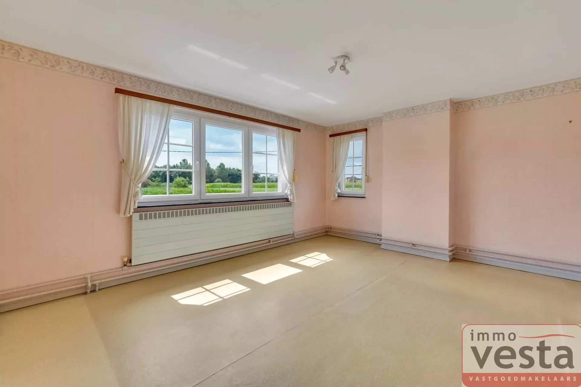 Ruime, landelijk gelegen woning op goede locatie foto 18