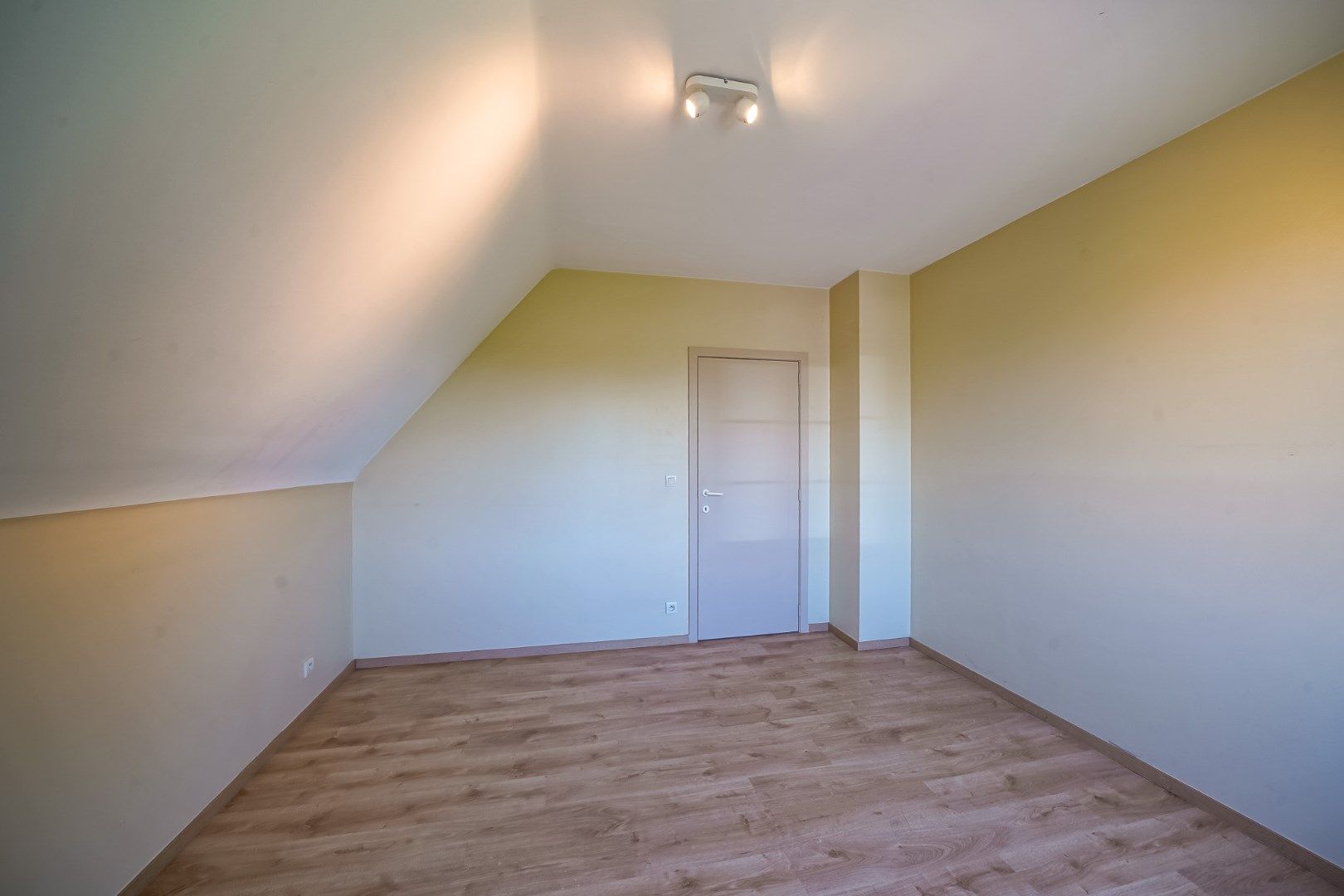 Instapklare halfopen bebouwing met 3 slaapkamers in Oostende foto 12