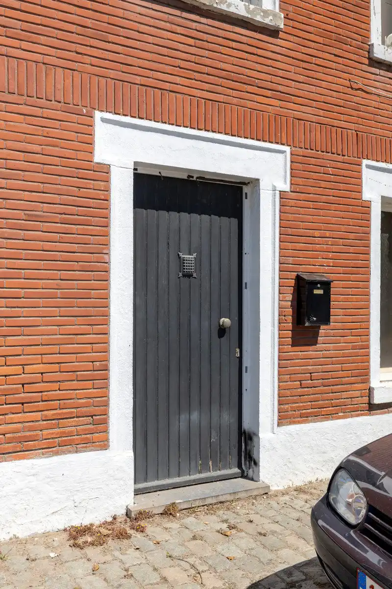 WONING MET BURELEN EN MAGAZIJN TE TONGEREN LANGS N79. foto 44