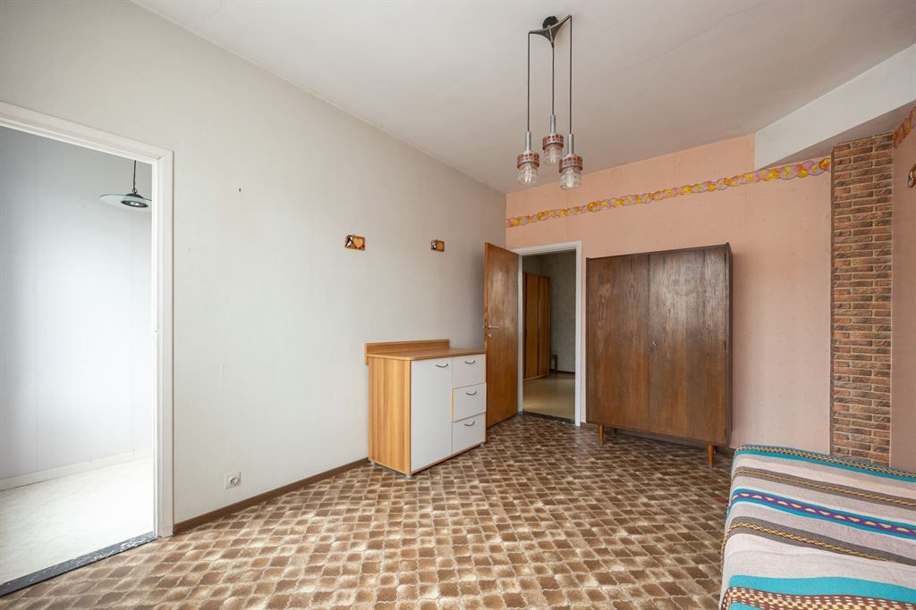 Zeer ruime, te renoveren woning met tuin foto 22