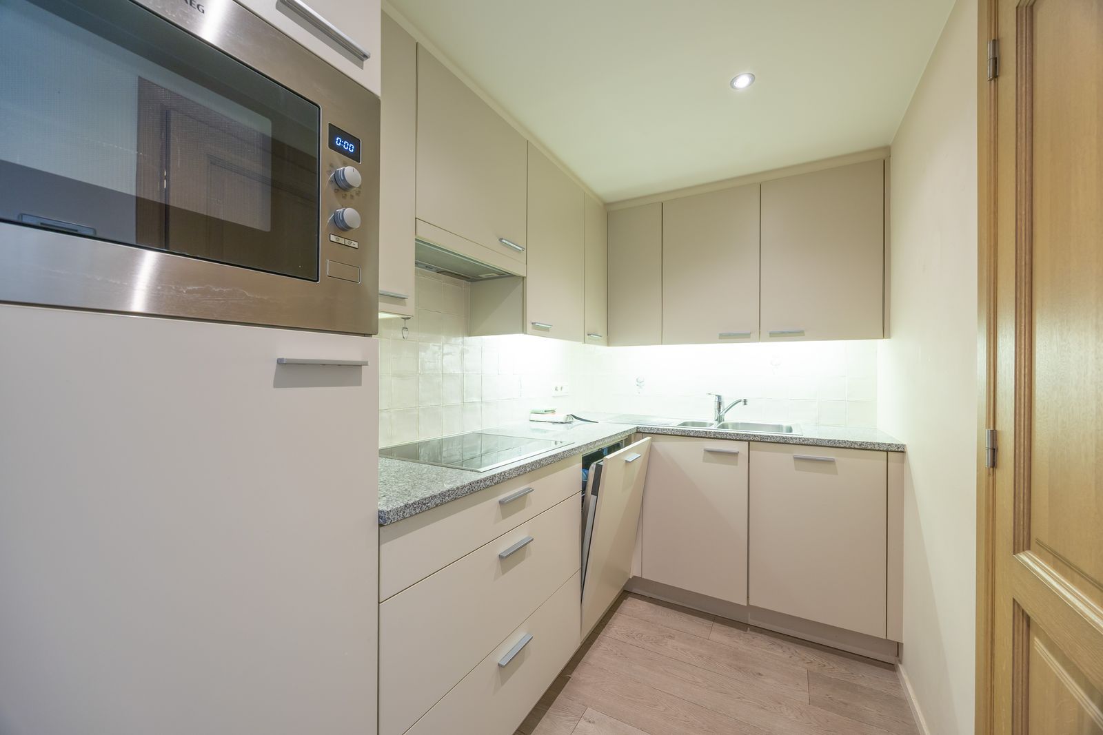 Subliem 2 slpk appartement met terras pal aan de jachthaven. foto 6