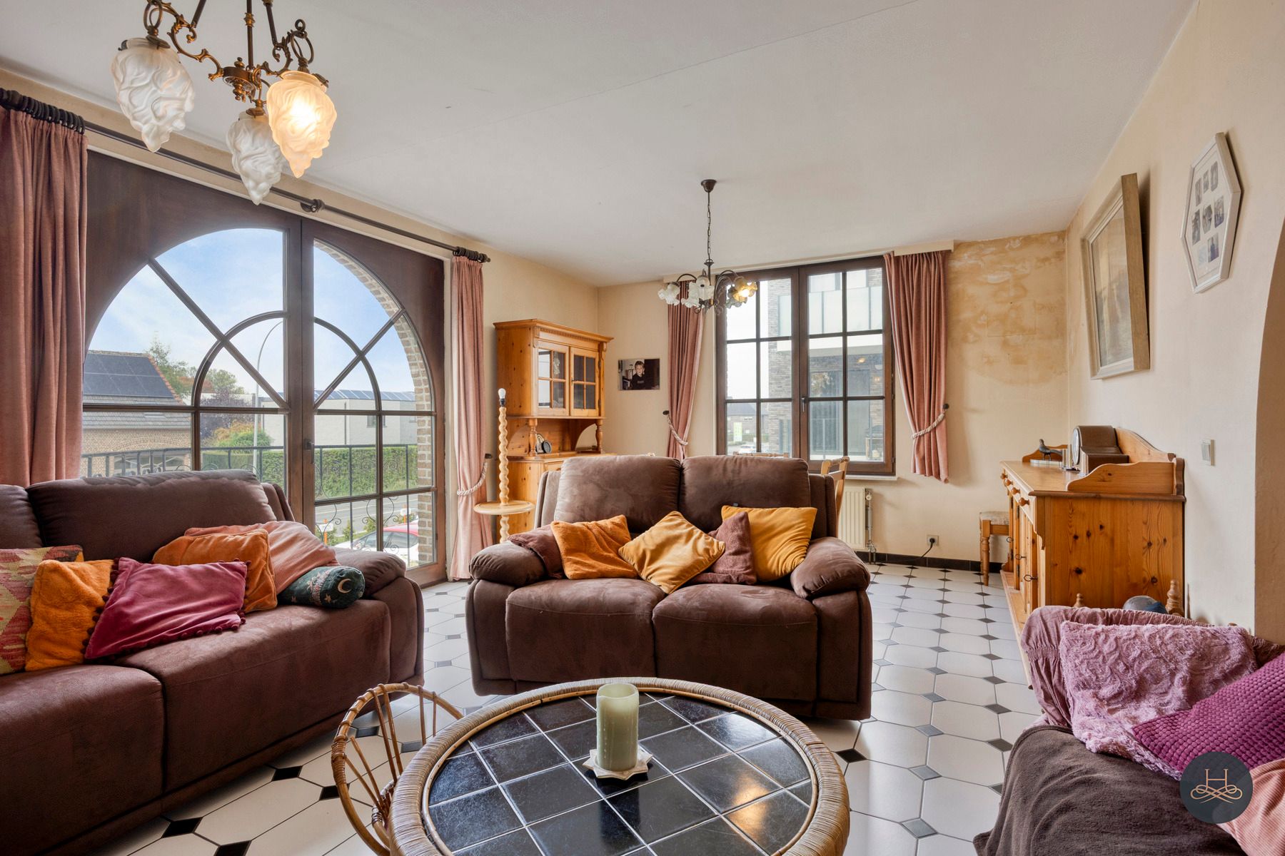 Ruime woning met handelsruimte en veel potentieel foto 6