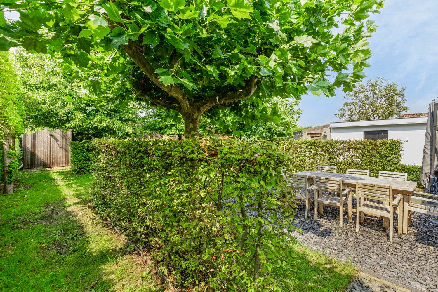 Prachtig gerenoveerde villa in een doodlopende straat met 3 slaapkamers, garage en tuin met tuinpaviljoen op 611m2. foto 26