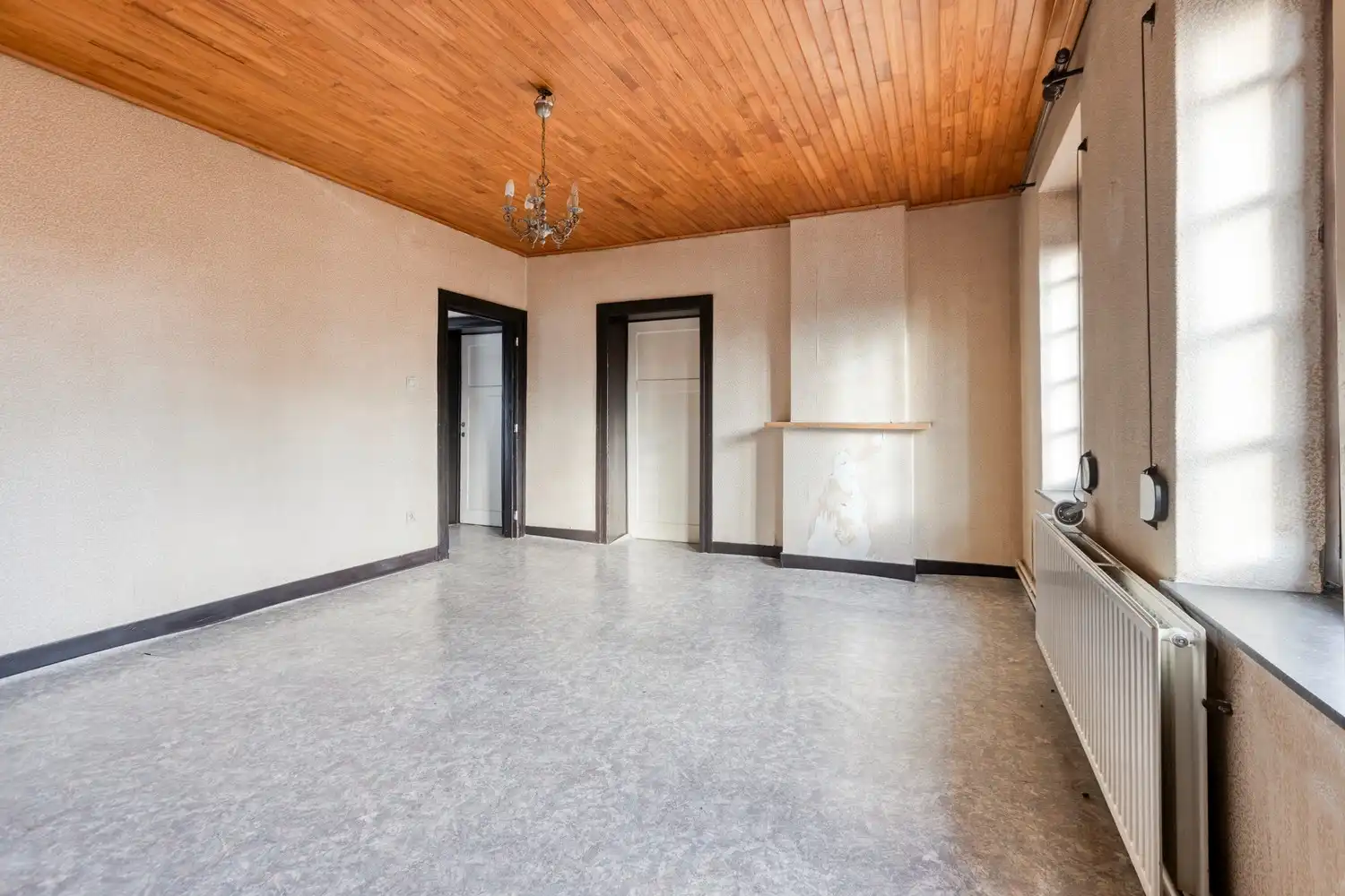 Te renoveren rijwoning met veel potentieel in hartje Genk foto 20