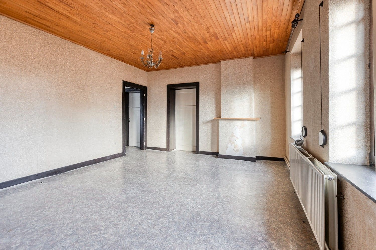 Te renoveren rijwoning met veel potentieel in hartje Genk foto 20