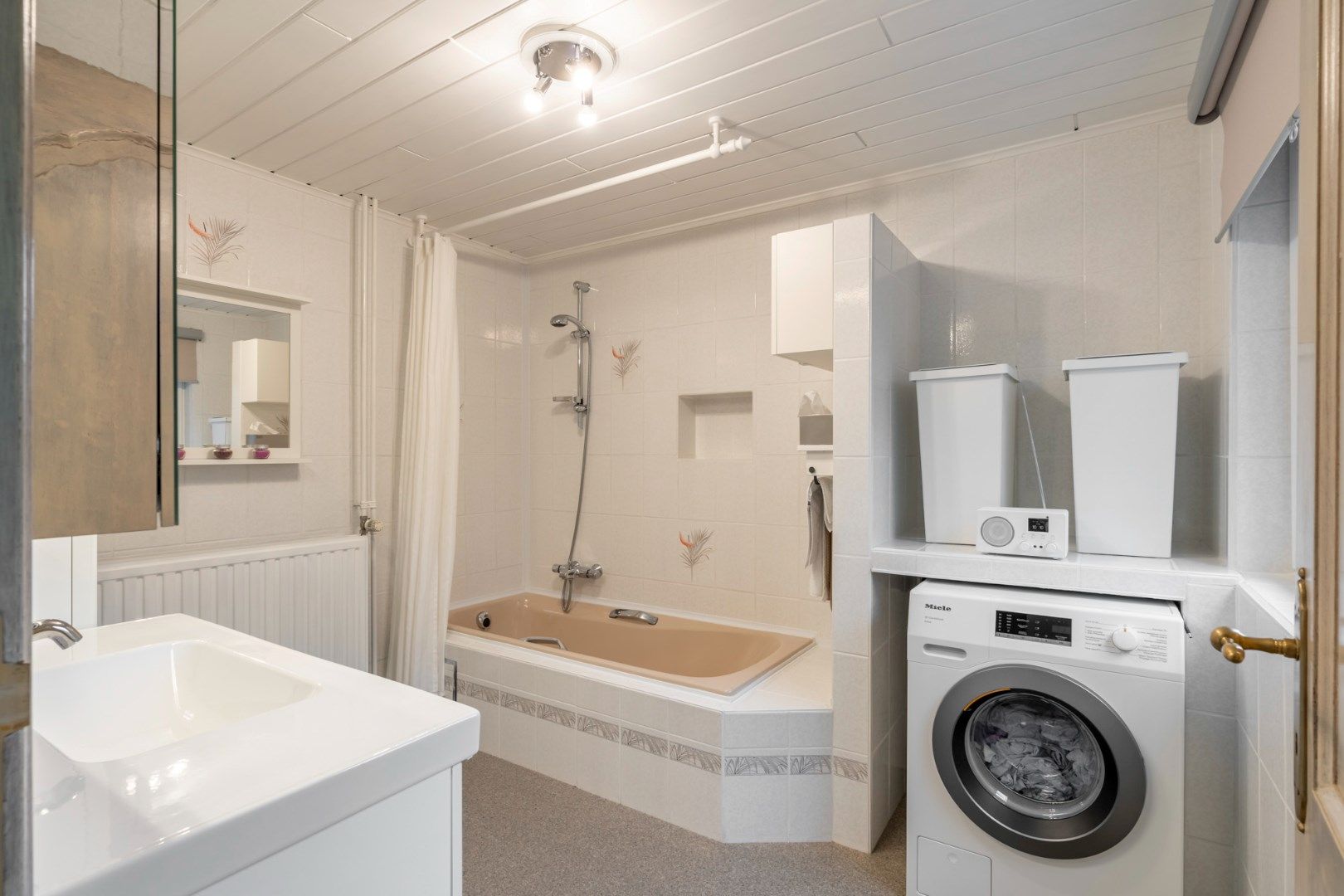 Uitstekend verzorgde gerenoveerde rijwoning met 4 slaapkamers, tuin en dubbele garage te Hoeselt op 4a61ca - perceel ook achteraan toegankelijk foto 13