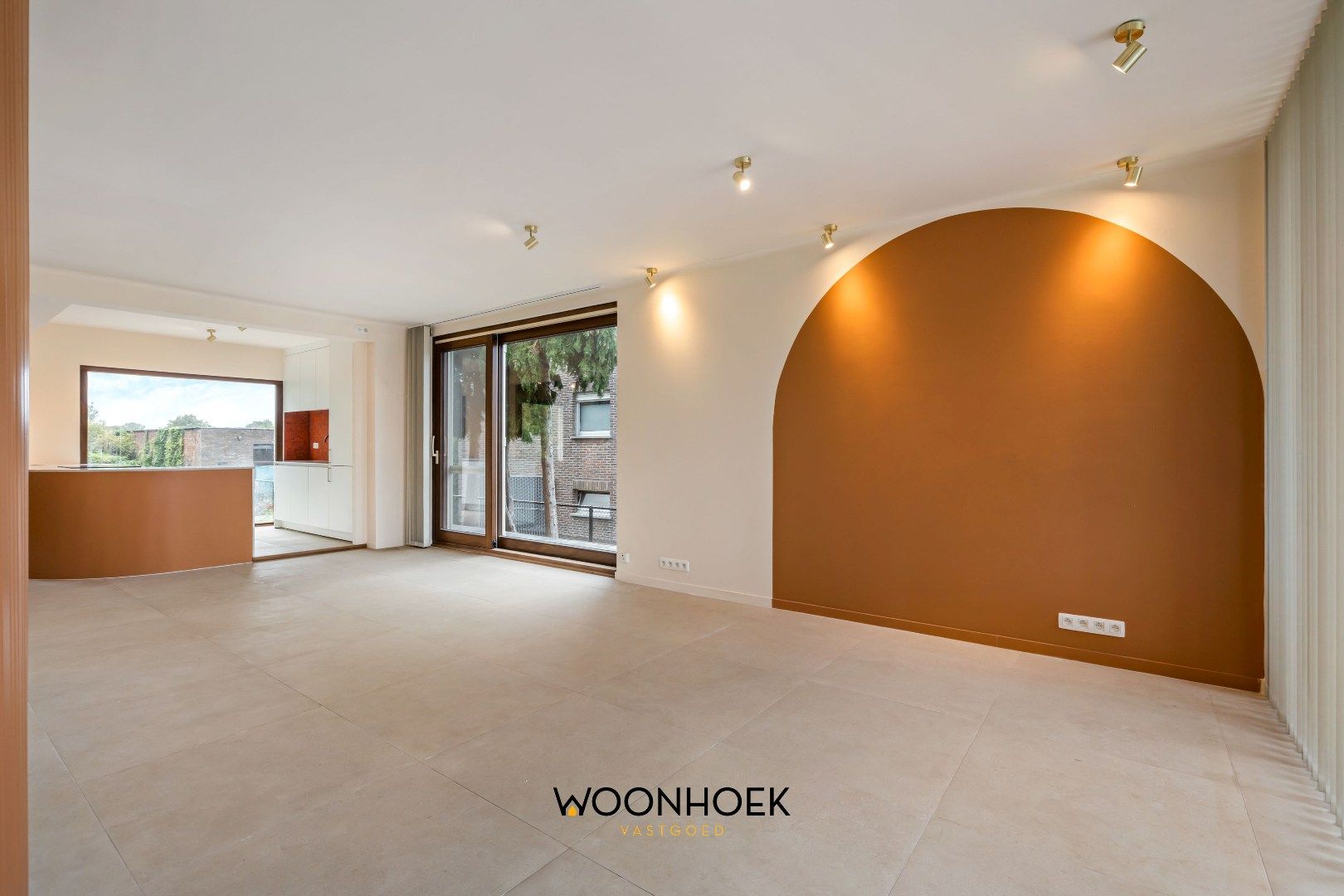 Uitstekend gelegen OB met inpandige garage en grote tuin in Moerbeke! foto 3
