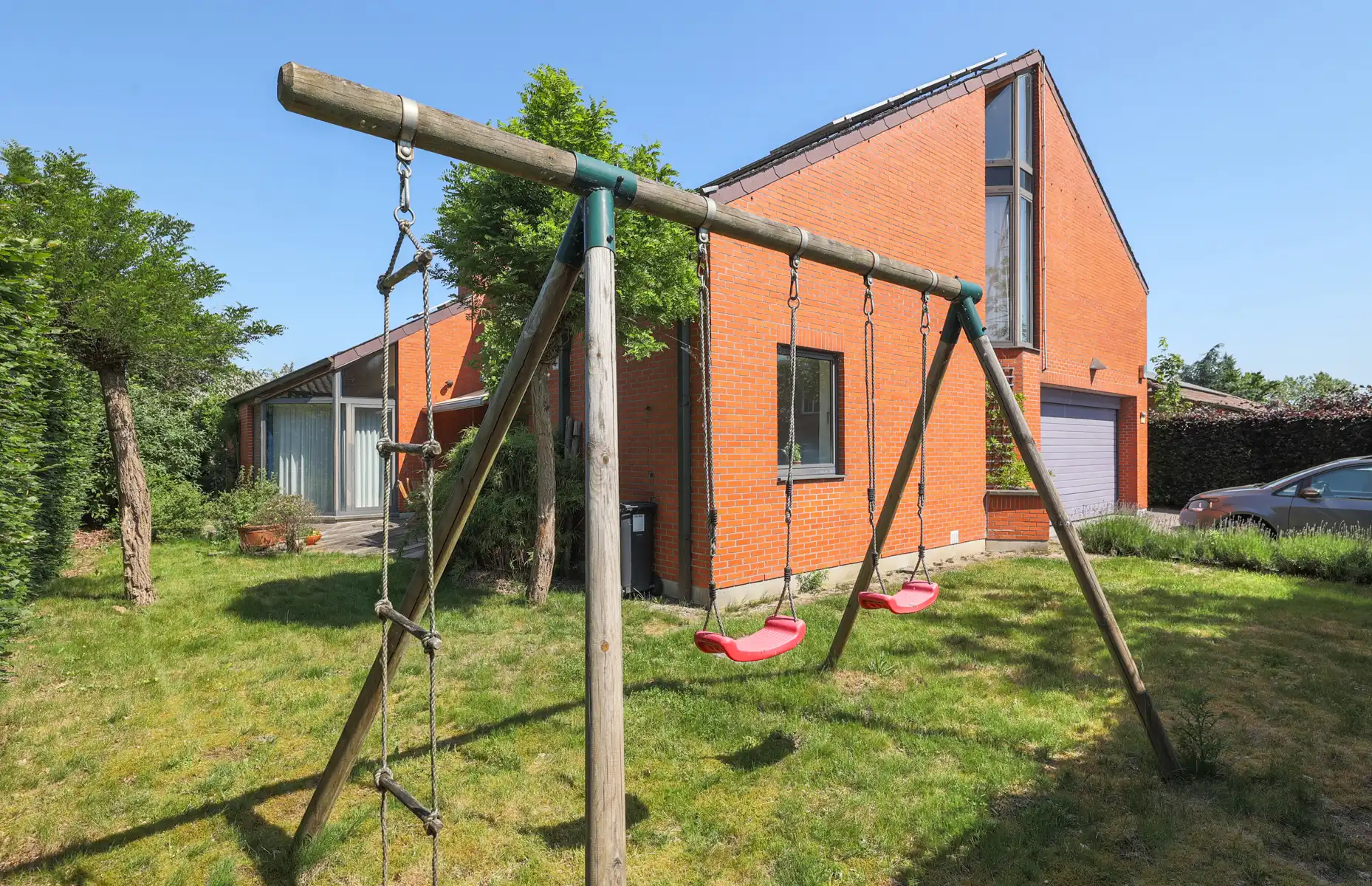 Vrijstaande woning op uniek perceel met zwembad foto 31