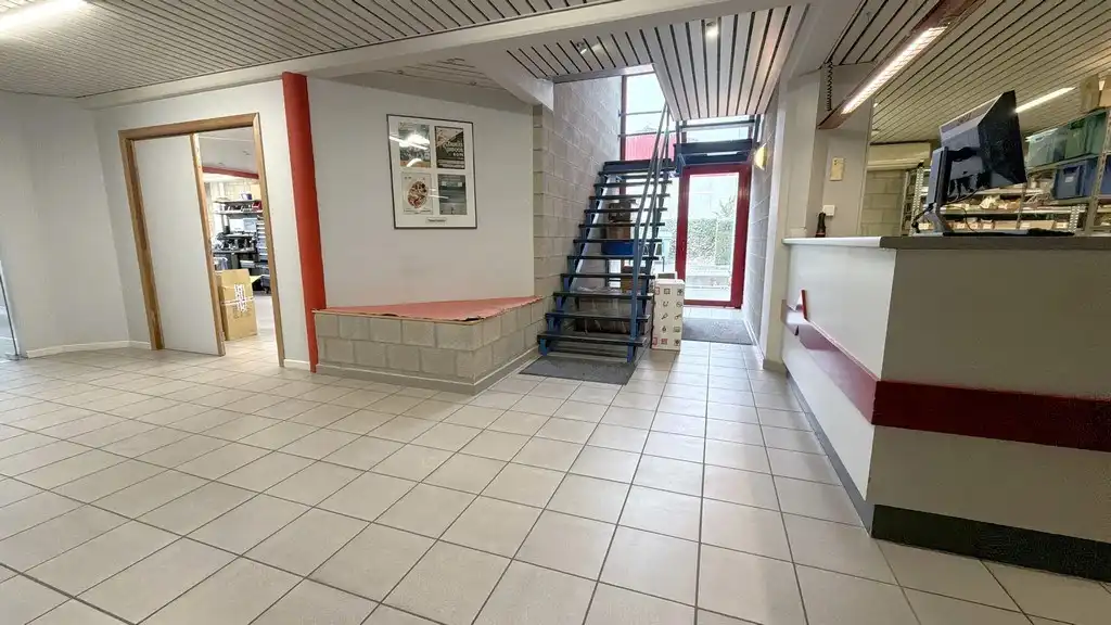 Bedrijfsgebouw met laadkades te huur nabij E313 in Olen foto 14