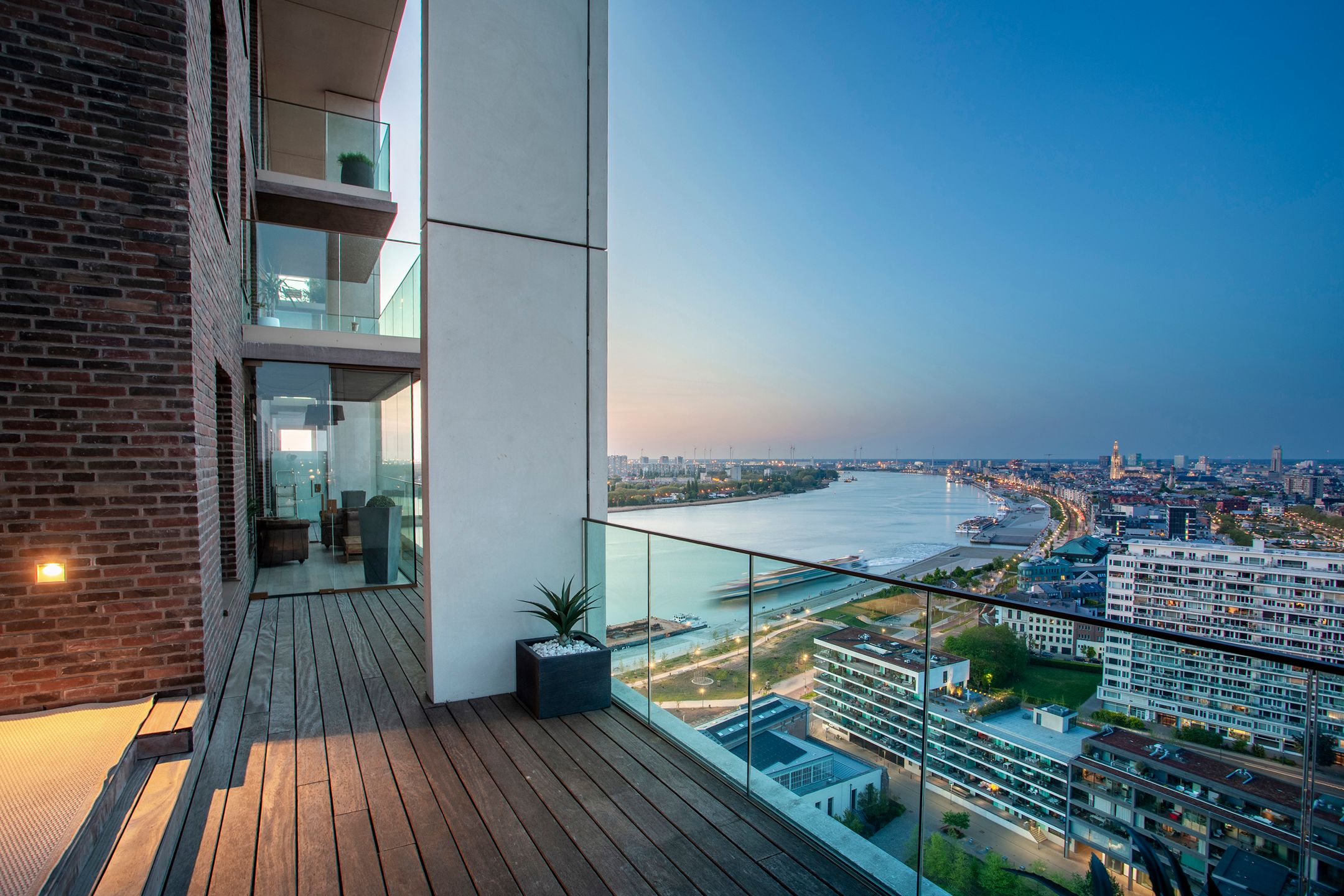 luxeappartement met spectaculaire zichten op 20e verdieping foto 31