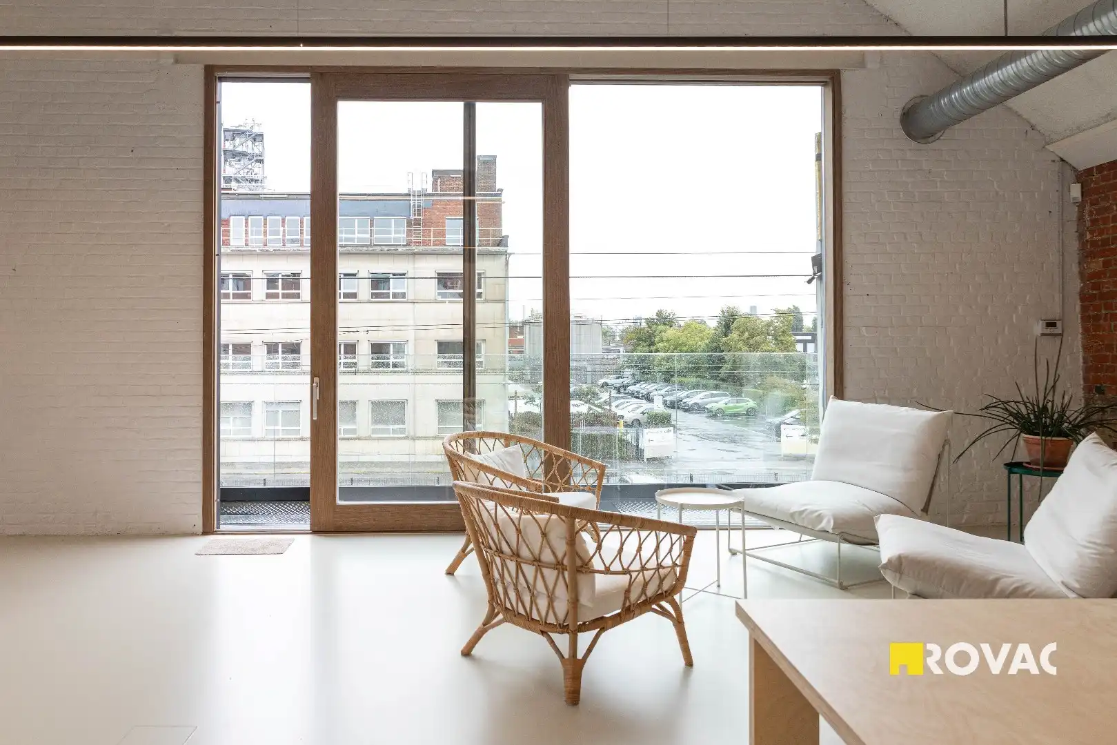 Stijlvolle en instapklare kantoorruimte met binnentuin in centrum Izegem! foto 7