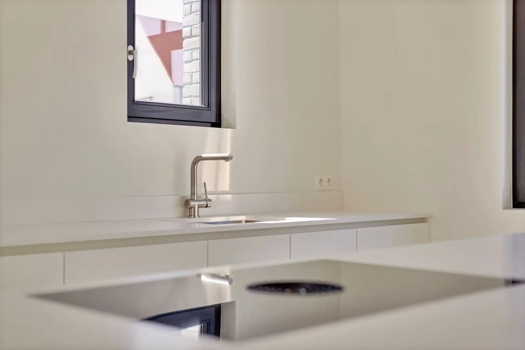 Zeer recente woning op gunstige locatie foto 4