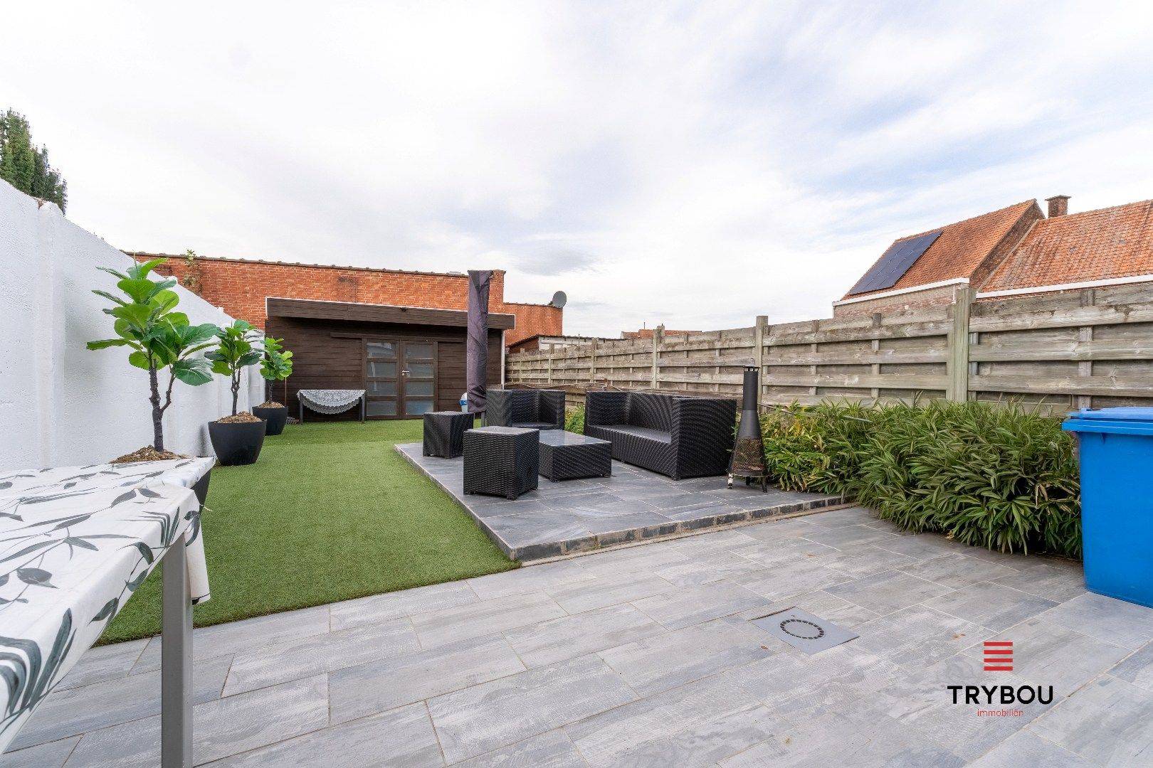 Rustig gelegen, volledig gerenoveerde woning met gezellige, onderhoudsvriendelijke tuin foto 18