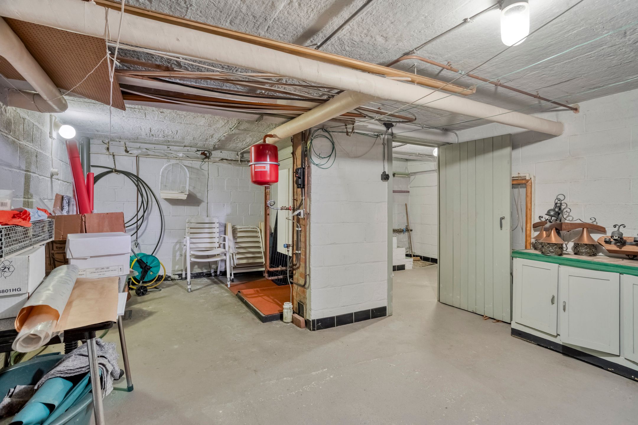 Ruime, op te frissen woning met vier slaapkamers foto 18