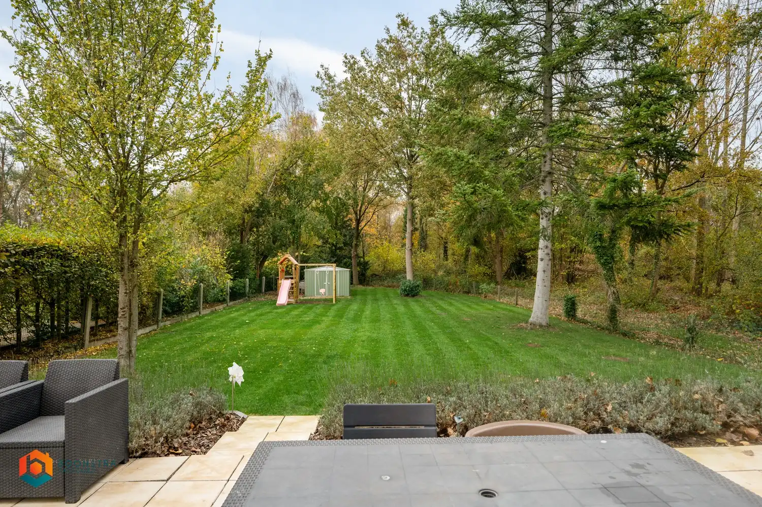 Leuke gezinswoning met 4 slpkrs en leuke tuin (1200 m²) foto 2