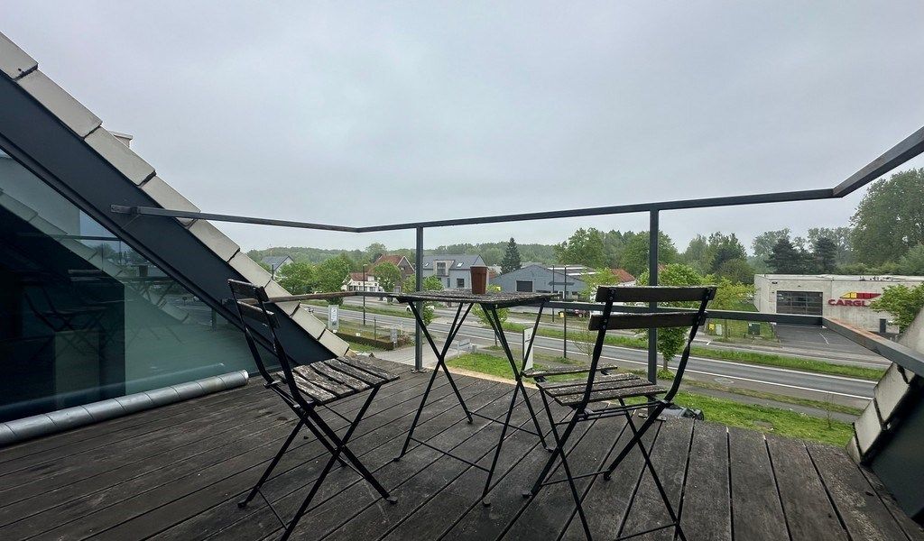 Lichtrijk kantoor te huur op zichtlocatie te Sint-Martens-Latem foto 18