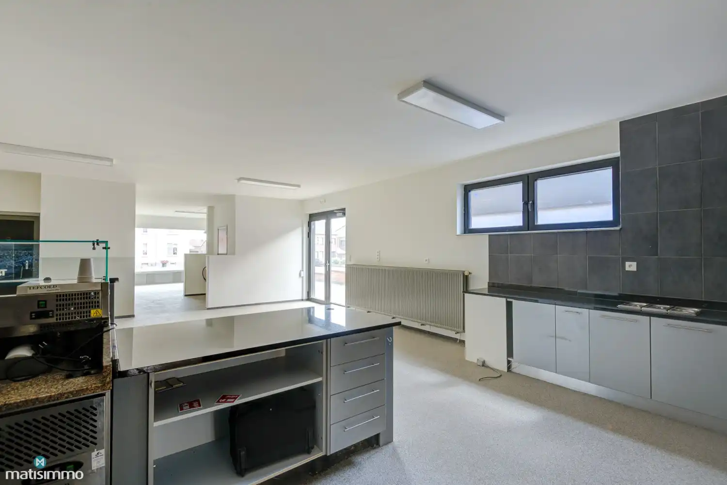 HANDELSGELIJKVLOERS MET DUPLEXAPPARTEMENT VOORZIEN VAN PARKEERGELEGENHEID NABIJ CENTRUM TONGEREN foto 10