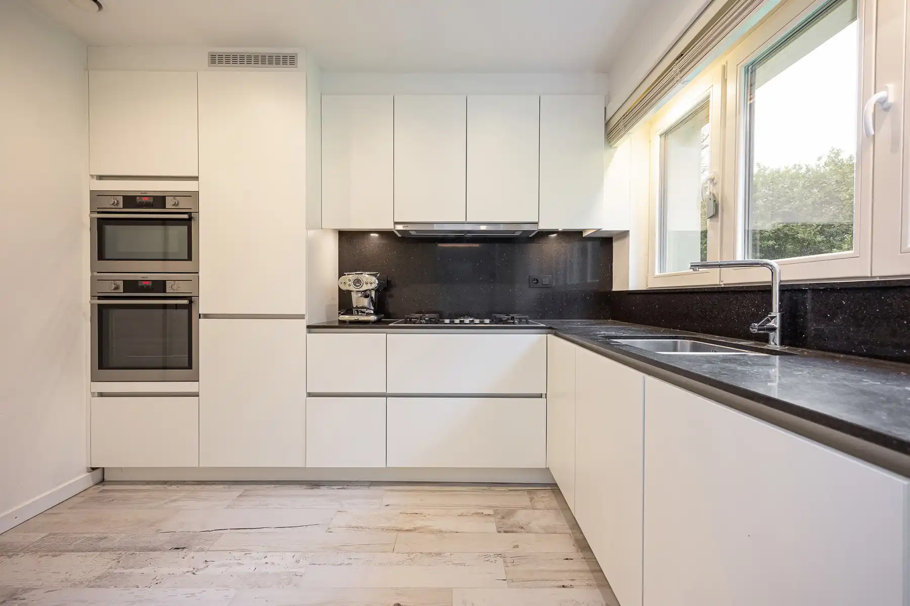 UNIEK EIGENDOM 3 WOONUNITS/KANTOOR, ONGEKENDE MOGELIJKHEDEN foto 17