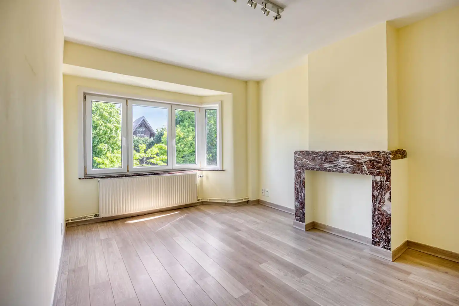 Instapklare 2-gevelwoning nabij Sint-Agatha-Berchem foto 17