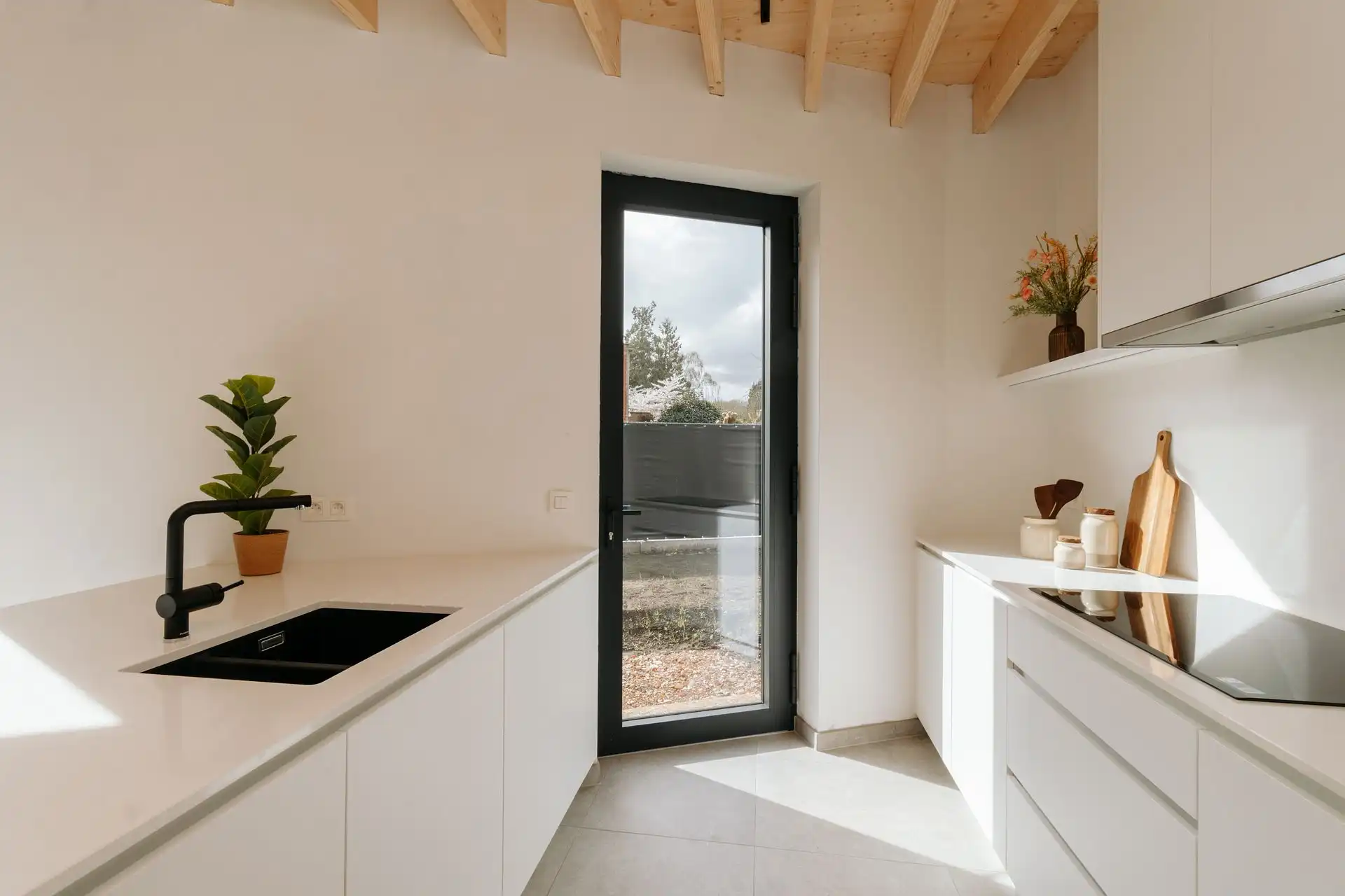 Nieuwbouwwoning met hoog wooncomfort op een centrale ligging foto 5