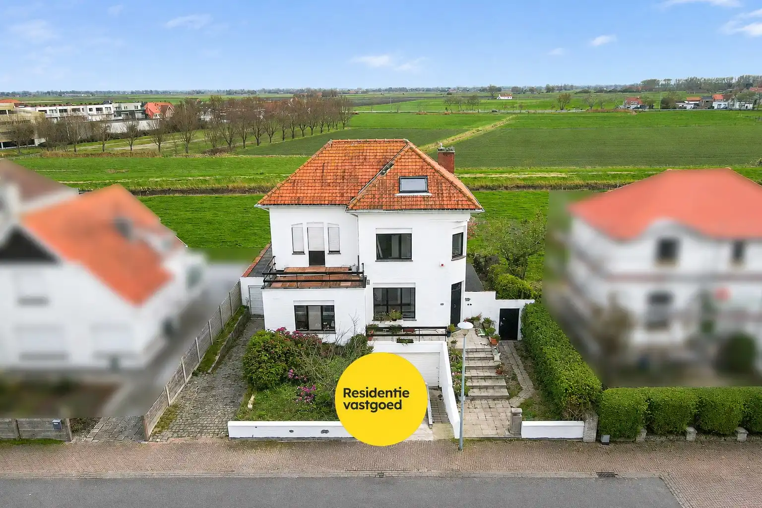 Hoofdfoto van de publicatie: Karaktervolle villa met prachtig vergezicht op wandelafstand van zee