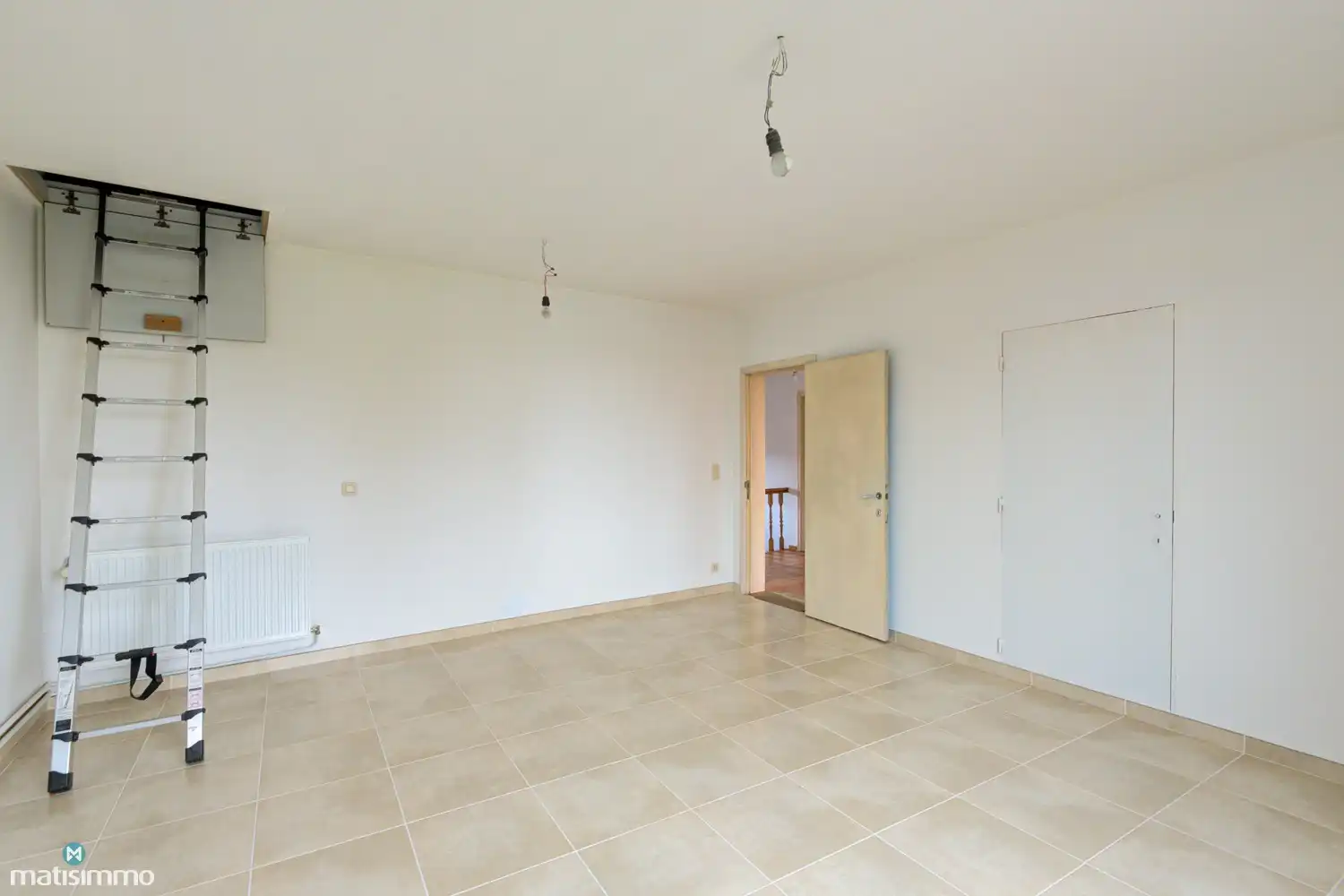 VERDER AF TE WERKEN HOEKWONING MET BINNENKOER EN GARAGE TE MOPERTINGEN foto 25